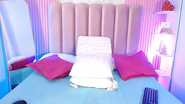 ArianaRougee online show from 04-25-26, 01:41