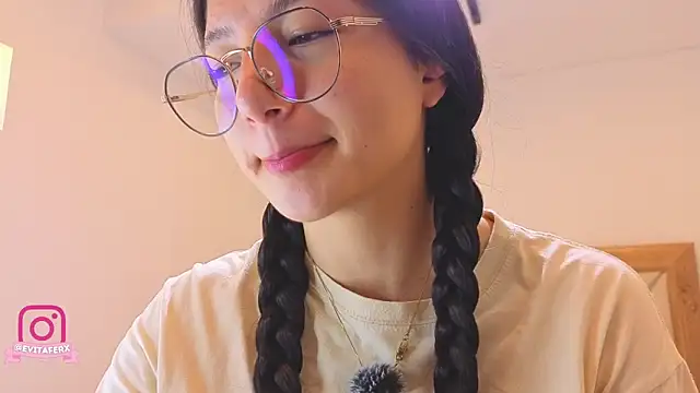 Snapshot of eva_depp_ chatting on 05-19-26, 10:32 eva depp online show from 05-19-26, 10:32