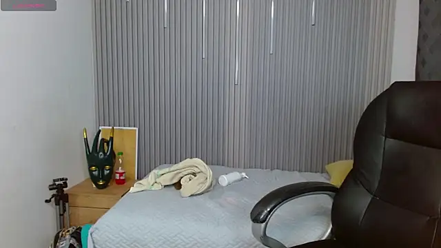 Julian Smith21 online show from 04-30-26, 04:19