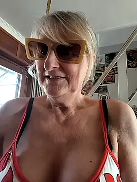 Snapshot of Heidiblueeyes chatting on 03-09-26, 11:47 Heidiblueeyes online show from 03-09-26, 11:47