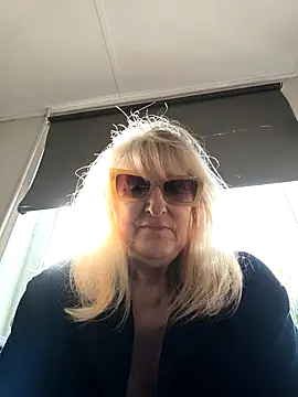 Snapshot of Heidiblueeyes chatting on 03-12-26, 08:20 Heidiblueeyes online show from 03-12-26, 08:20