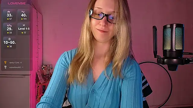 Snapshot of SatinSinner chatting on 03-09-26, 04:33 SatinSinner online show from 03-09-26, 04:33