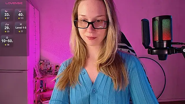 Snapshot of SatinSinner chatting on 03-11-26, 04:02 SatinSinner online show from 03-11-26, 04:02