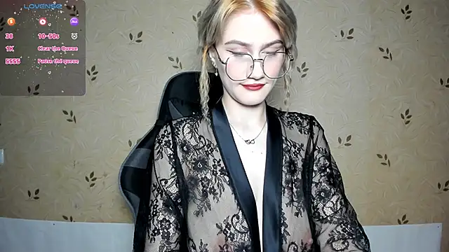 NicoleDaviss online show from 06-12-26, 07:35