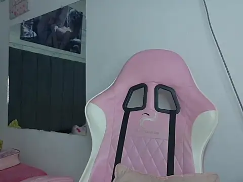 Snapshot of aidaprincess chatting on 03-12-26, 11:33 aidaprincess online show from 03-12-26, 11:33