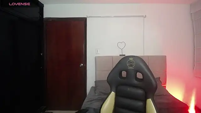 Aura cute  online show from 05-31-26, 03:04