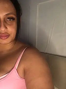 Snapshot of mayawesttt chatting on 03-05-26, 01:18 mayawesttt online show from 03-05-26, 01:18