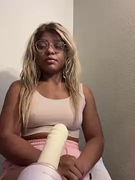 Snapshot of princessandthefootjob chatting on 04-19-26, 07:05 princessandthefootjob online show from 04-19-26, 07:05