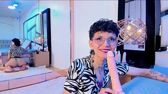 Snapshot of Calioperoux chatting on 03-06-26, 09:00 Calioperoux online show from 03-06-26, 09:00