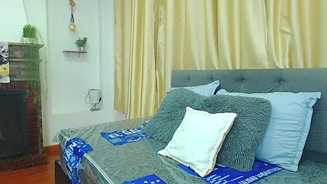 Emma hassani online show from 04-18-26, 07:58