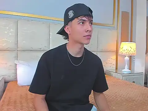 Snapshot of AronTawers chatting on 03-01-26, 07:16 AronTawers online show from 03-01-26, 07:16