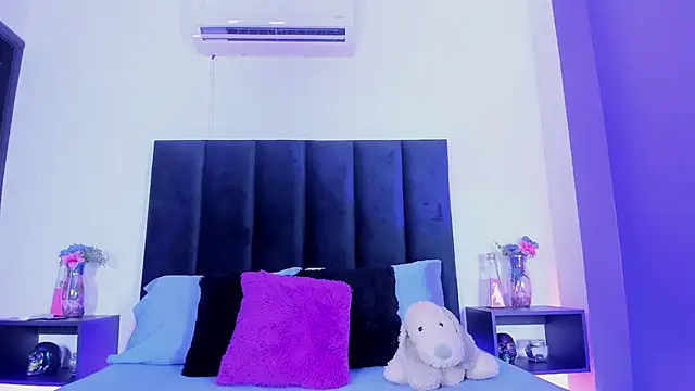 Snapshot of scarlet__ray_ chatting on 03-11-26, 11:49 scarlet ray online show from 03-11-26, 11:49