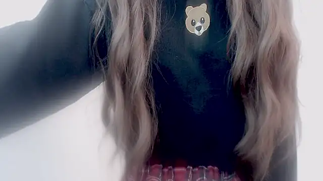 Snapshot of vanillemilk chatting on 05-23-26, 06:12 vanillemilk online show from 05-23-26, 06:12
