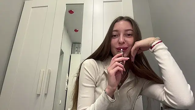 Snapshot of selena_favn chatting on 03-02-26, 02:03 selena favn online show from 03-02-26, 02:03