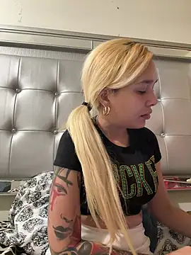 Snapshot of KimberlyBrenda chatting on 03-11-26, 04:13 KimberlyBrenda online show from 03-11-26, 04:13