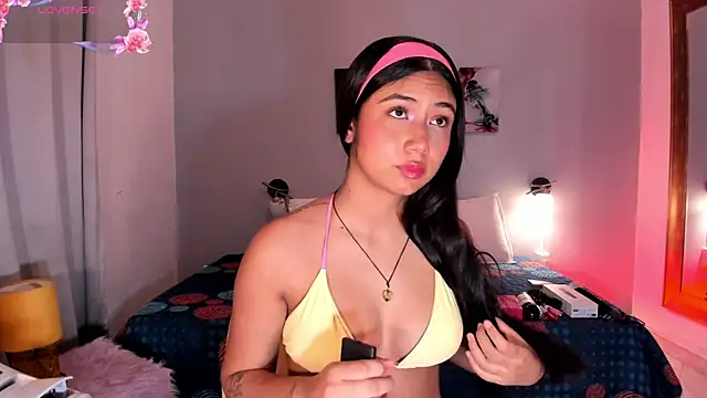 Snapshot of KimTaylorW chatting on 05-27-26, 02:41 KimTaylorW online show from 05-27-26, 02:41