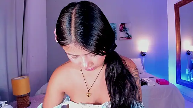 Snapshot of KimTaylorW chatting on 06-11-26, 02:33 KimTaylorW online show from 06-11-26, 02:33