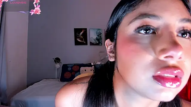 KimTaylorW online show from 06-26-26, 03:11