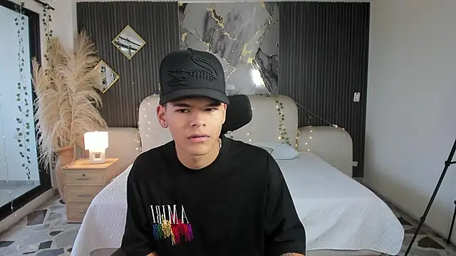 DylanRoyce  online show from 03-07-26, 11:51