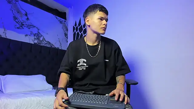 DylanRoyce  online show from 03-11-26, 12:44