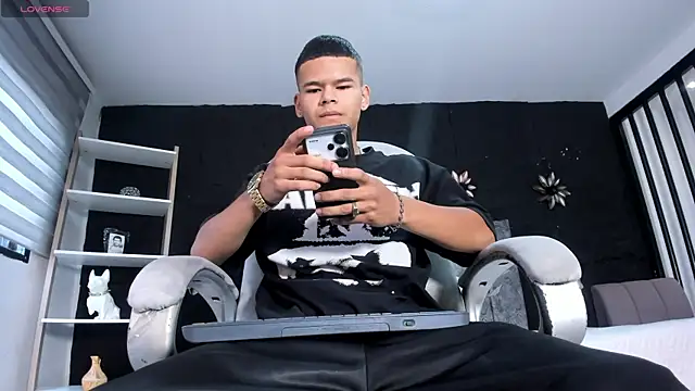 DylanRoyce  online show from 04-08-26, 12:38