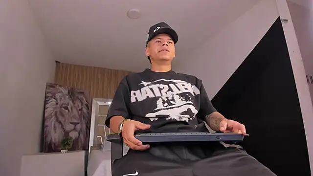 DylanRoyce  online show from 04-25-26, 01:25