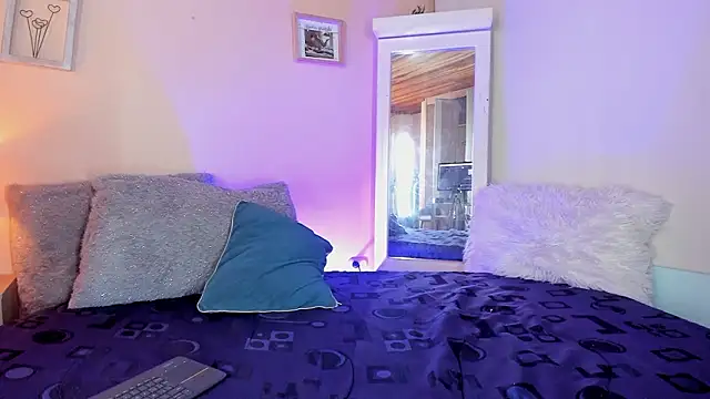 Exotic girl28 online show from 03-10-26, 02:44