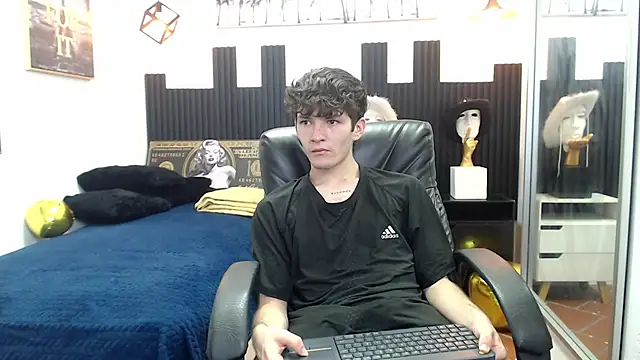 Snapshot of trevor_mob chatting on 06-01-26, 01:46 trevor mob online show from 06-01-26, 01:46