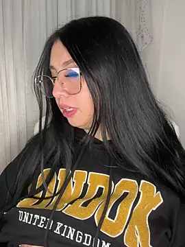Ashleeyprincess01 online show from 05-06-26, 12:08
