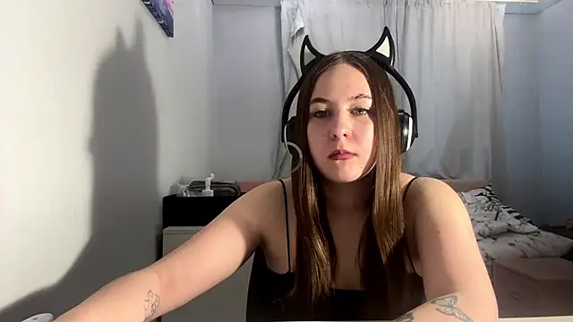 SheryllPickrel online show from 03-04-26, 01:06