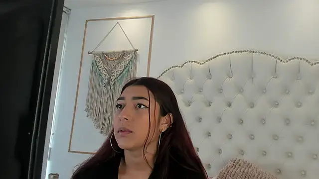 Snapshot of Sara_funy chatting on 05-22-26, 11:27 Sara funy online show from 05-22-26, 11:27
