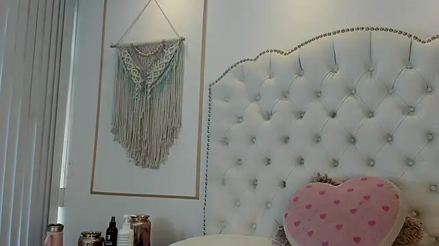 Snapshot of Sara_funy chatting on 06-04-26, 11:38 Sara funy online show from 06-04-26, 11:38