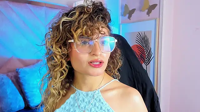 Snapshot of emilyjonesss_ chatting on 03-07-26, 08:06 emilyjonesss online show from 03-07-26, 08:06