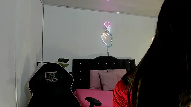 LINDSAY TAY online show from 04-12-26, 03:22