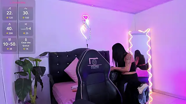 LINDSAY TAY online show from 04-22-26, 03:31