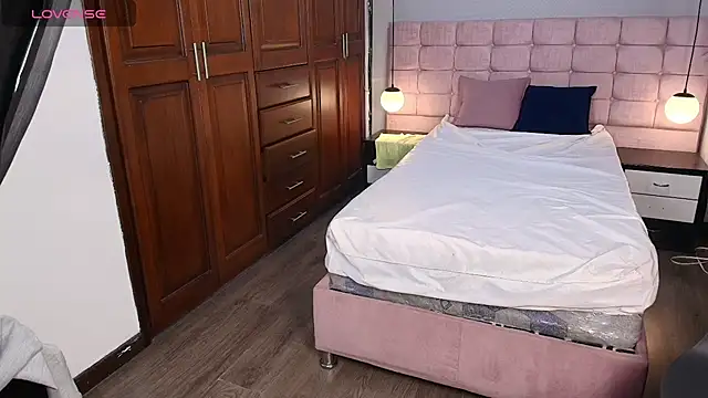 ShayMilleer online show from 04-06-26, 12:06