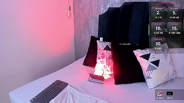 Ivi jones  online show from 04-19-26, 08:33