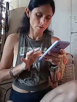 yuliitza4 online show from 06-11-26, 02:37