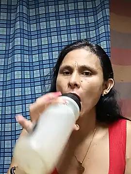 yuliitza4 online show from 06-19-26, 12:48