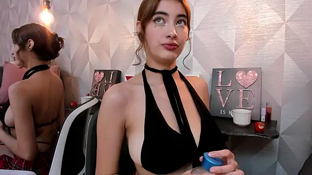 Scarlet 22  online show from 03-11-26, 04:24