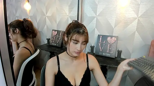 Scarlet 22  online show from 03-18-26, 04:21