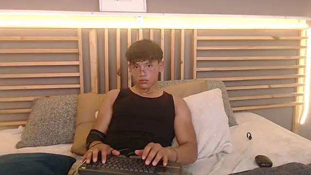 Snapshot of clark_ken01 chatting on 03-03-26, 08:37 clark ken01 online show from 03-03-26, 08:37