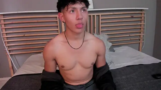 Snapshot of clark_ken01 chatting on 03-12-26, 09:43 clark ken01 online show from 03-12-26, 09:43