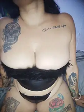 Snapshot of Cristal_queen_ chatting on 04-10-26, 03:50 Cristal queen online show from 04-10-26, 03:50