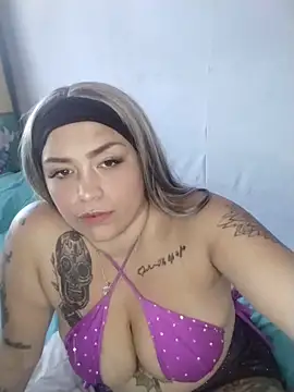 Snapshot of Cristal_queen_ chatting on 04-16-26, 05:03 Cristal queen online show from 04-16-26, 05:03