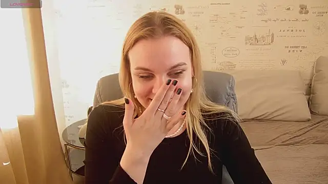 Snapshot of Glow_Margo chatting on 06-07-26, 01:10 Glow Margo online show from 06-07-26, 01:10