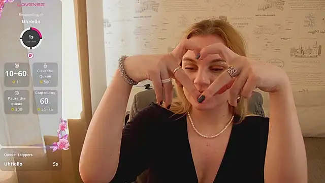 Snapshot of Glow_Margo chatting on 06-15-26, 01:19 Glow Margo online show from 06-15-26, 01:19