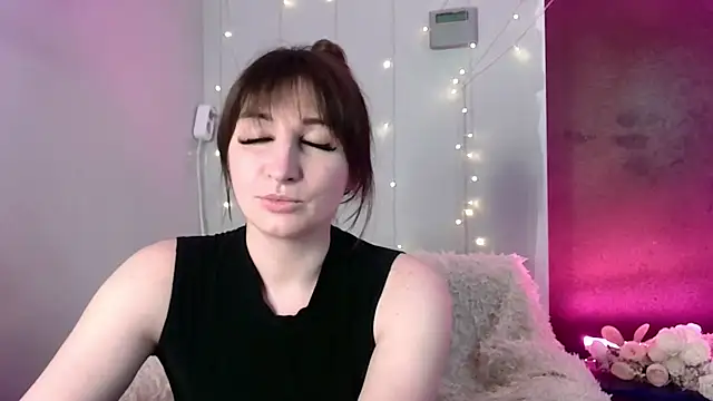 Birdie Kiss online show from 06-12-26, 08:19