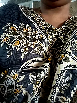 Snapshot of aisha_67 chatting on 03-08-26, 09:13 aisha 67 online show from 03-08-26, 09:13