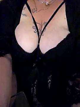 Snapshot of ludderlotta chatting on 04-27-26, 10:19 ludderlotta online show from 04-27-26, 10:19